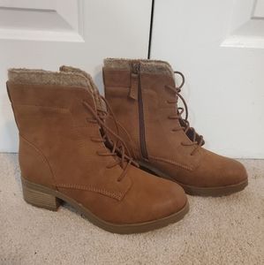 SOLD Brown suede boots